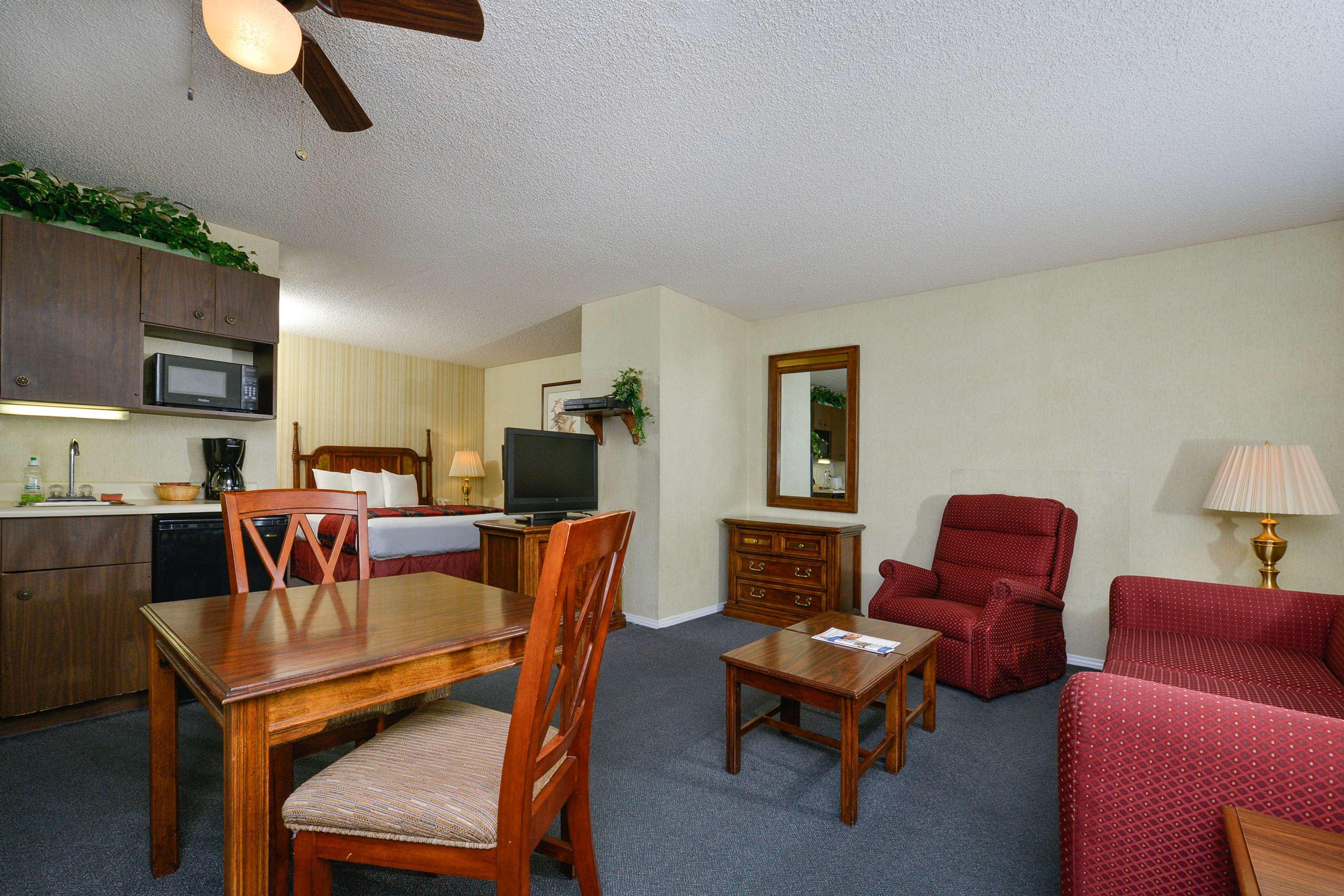 Americas Best Value Inn & Suites - Lancaster Exterior photo