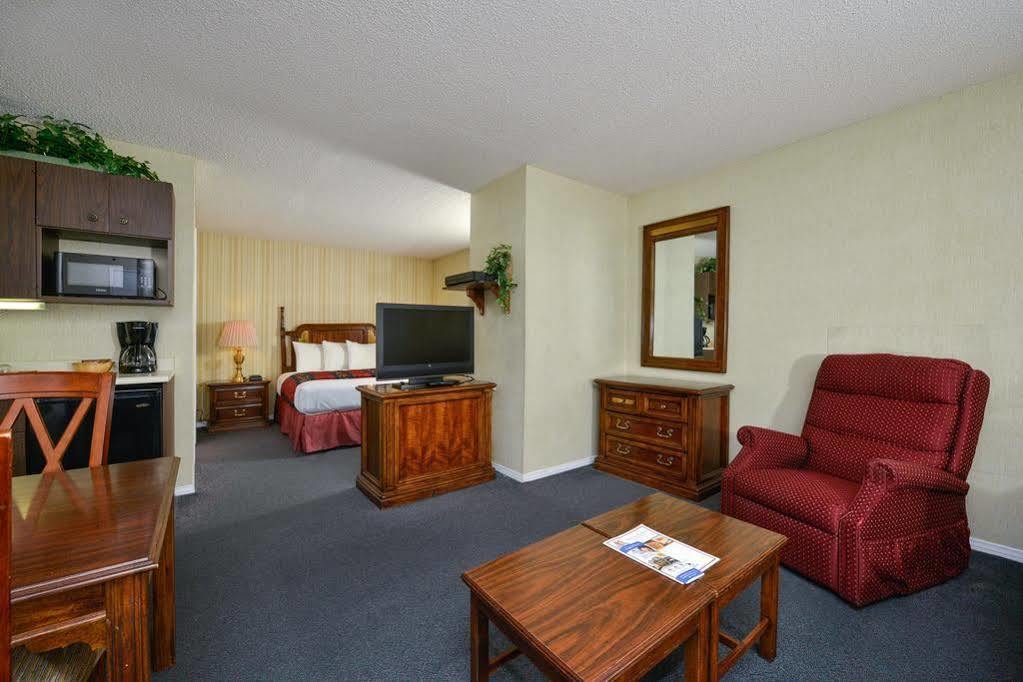 Americas Best Value Inn & Suites - Lancaster Exterior photo