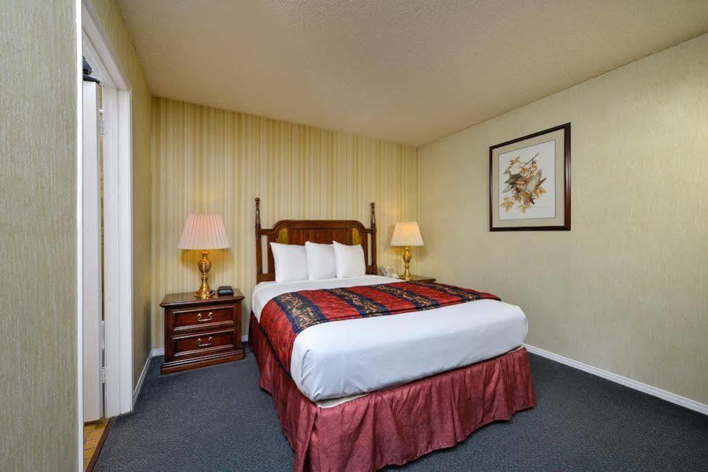 Americas Best Value Inn & Suites - Lancaster Exterior photo